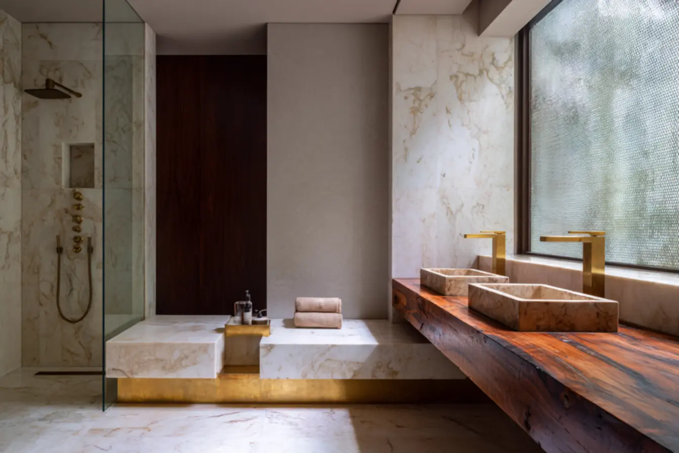 img2011-1864 Banheiros com Detalhe Amadeirado que Elevam o Conforto em 2026 img2011-1864 Banheiros com Detalhe Amadeirado que Elevam o Conforto em 2026