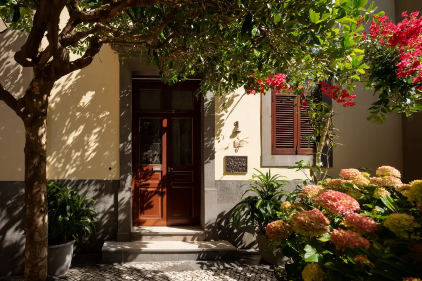 img2011-548-1 Frentes de casas que encantam: 5 toques simples para surpreender na decoração img2011-548-1 Frentes de casas que encantam: 5 toques simples para surpreender na decoração