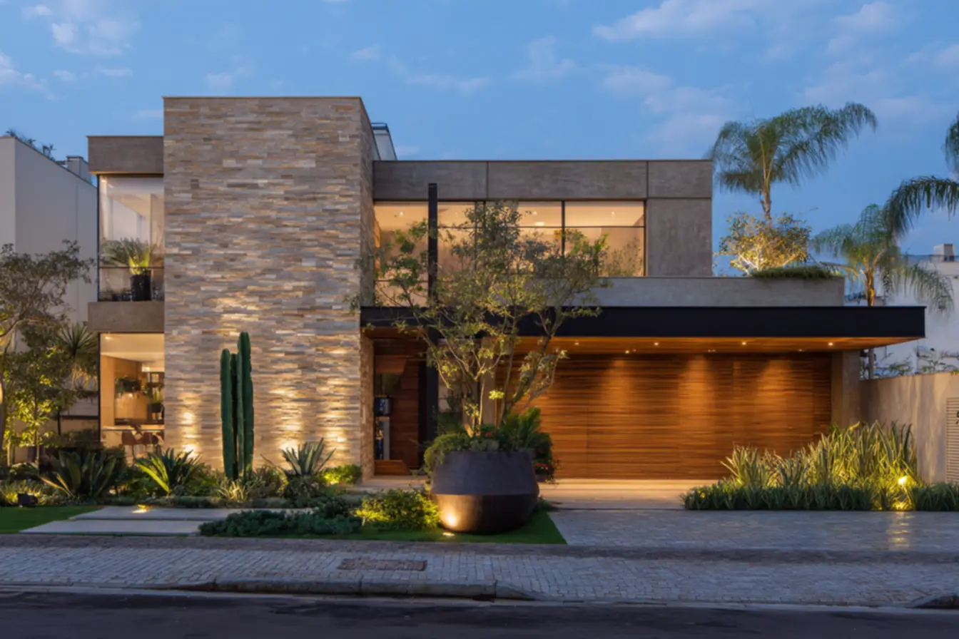 fachadas-acessiveis-que-escondem-luxo-1 9 Ideias Incríveis para fachadas acessíveis que escondem luxo e personalidade fachadas-acessiveis-que-escondem-luxo-1 9 Ideias Incríveis para fachadas acessíveis que escondem luxo e personalidade