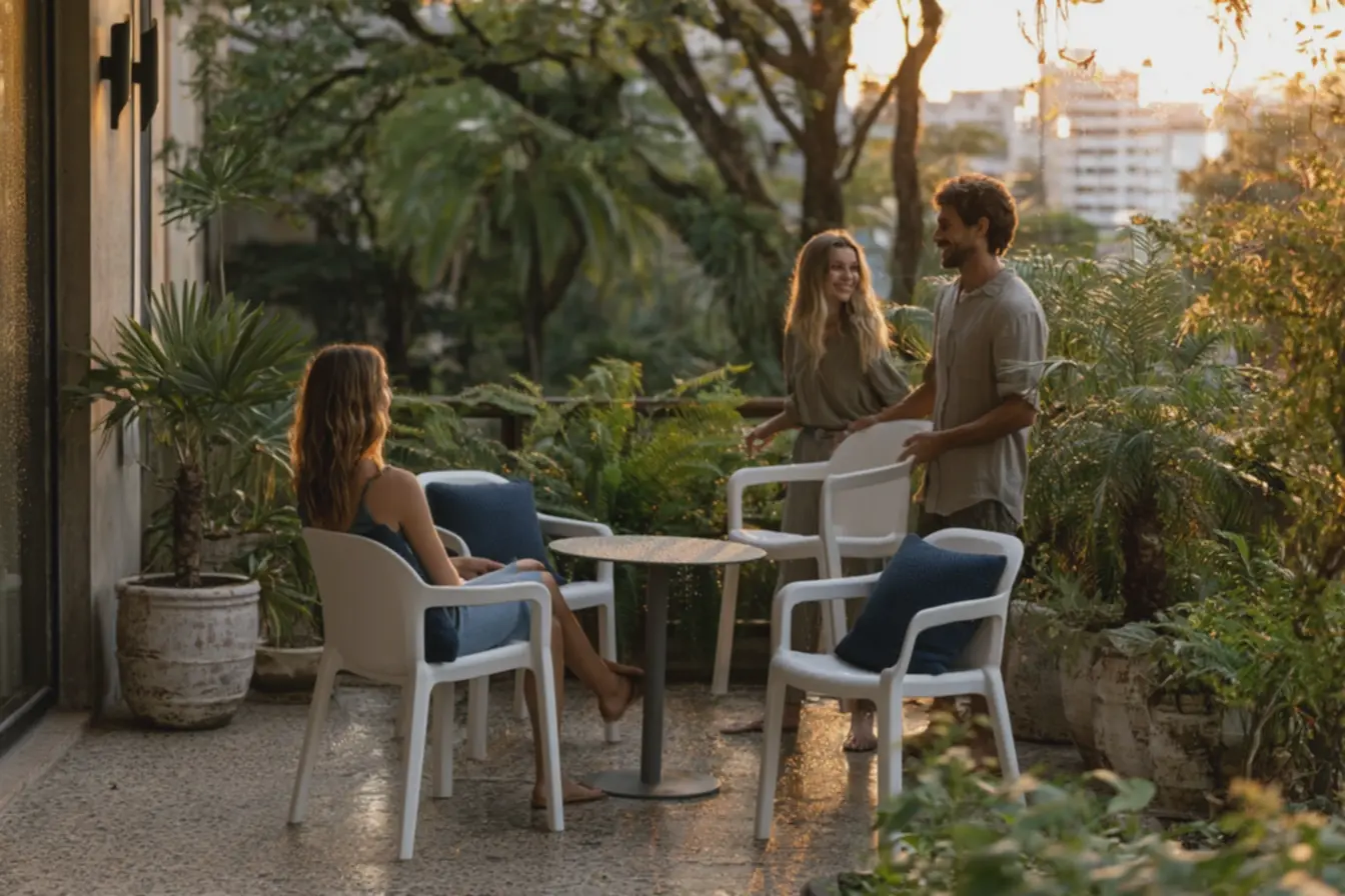 cadeiras-empilhaveis-de-polipropileno-branco-com-protecao-uv-para-varandaexterna Melhores cadeiras para cada ambiente: escolhas que valorizam seu espaço e conforto cadeiras-empilhaveis-de-polipropileno-branco-com-protecao-uv-para-varandaexterna Melhores cadeiras para cada ambiente: escolhas que valorizam seu espaço e conforto